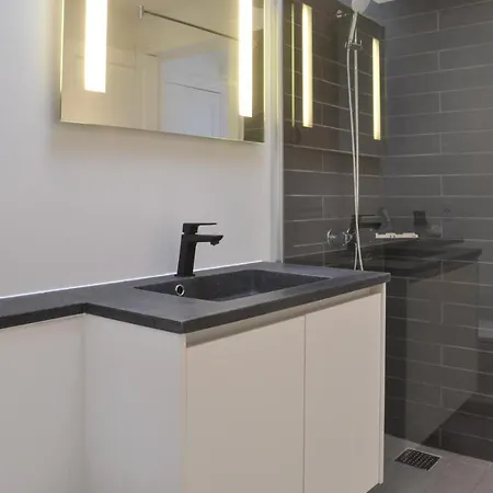 Stunning In With House A Panoramic View ויירס סטרנד
